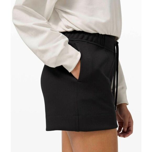 NWOT LULULEMON ATHLETICA Soft Ambitions High-Rise Short 4' In Black Size 6 - Picture 2 of 5
